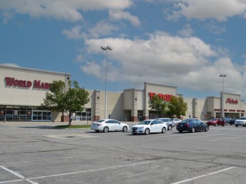 PINE RIDGE PLAZA - Location CRE